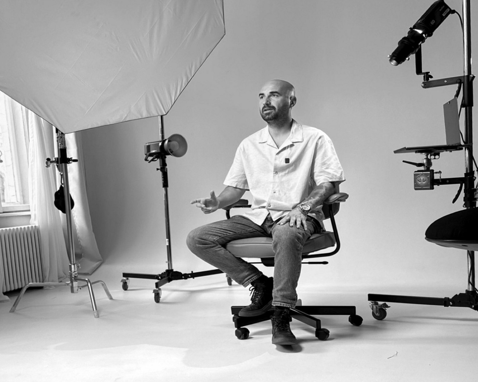 Claudiu Ciobanu la o filmare în studio